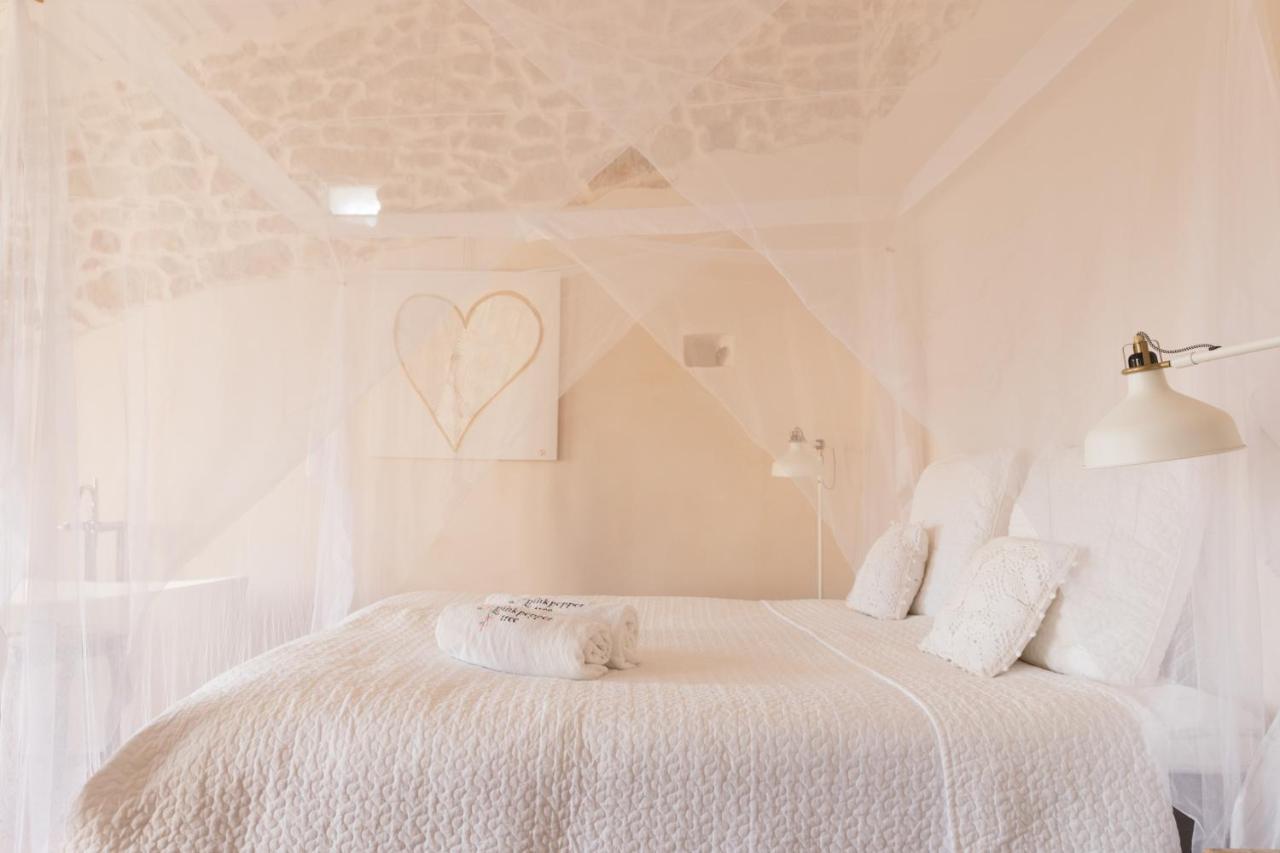Home Hotel The Pink Pepper Tree Lloseta Luaran gambar